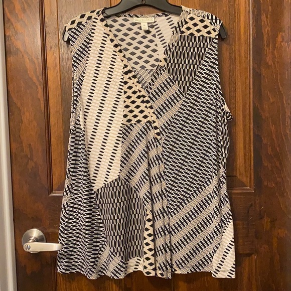 Tops - Dana Buchman women’s sleeveless top.